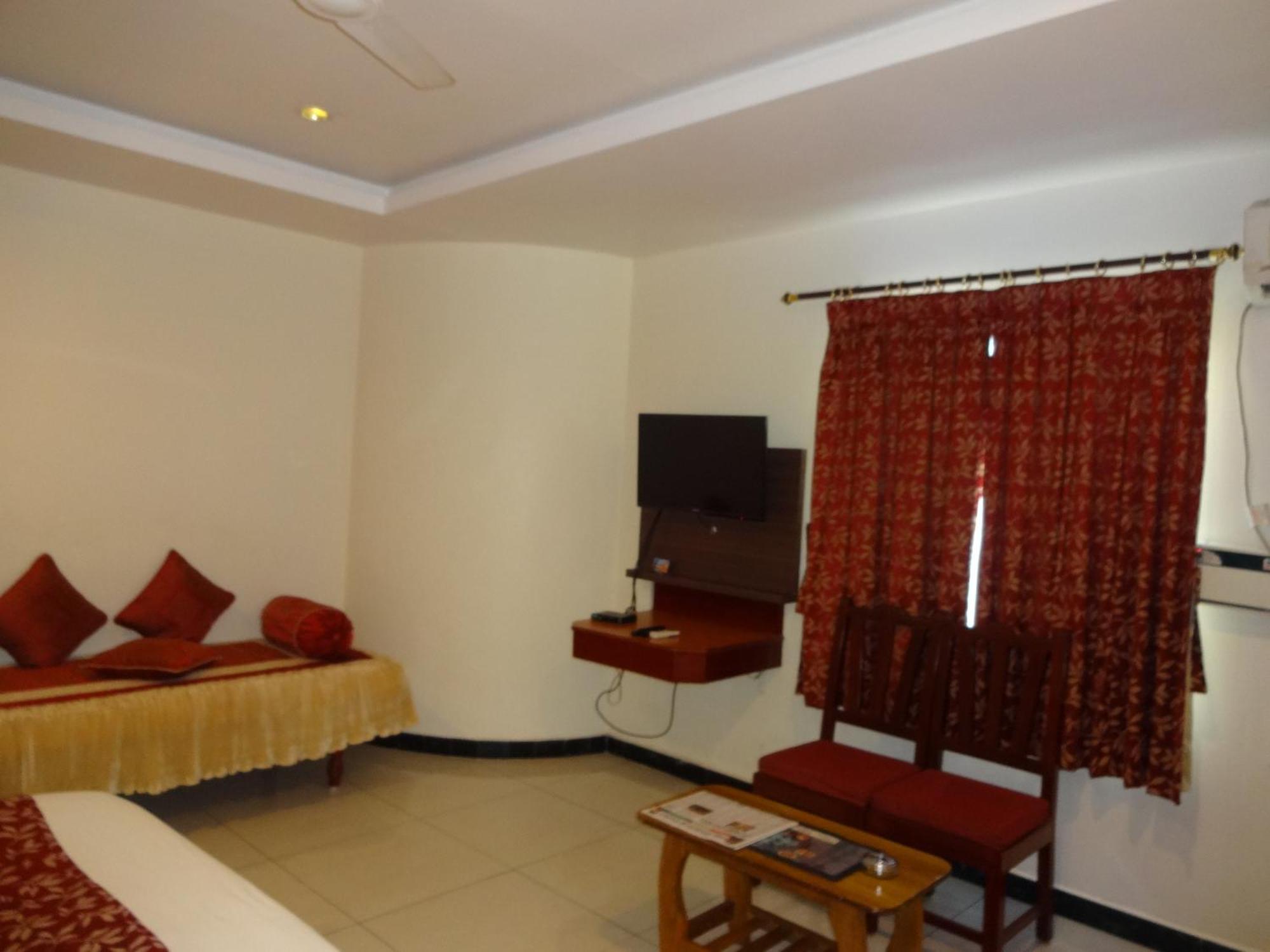 Hotel Sri Sabthagiri Pondicherry Exterior foto